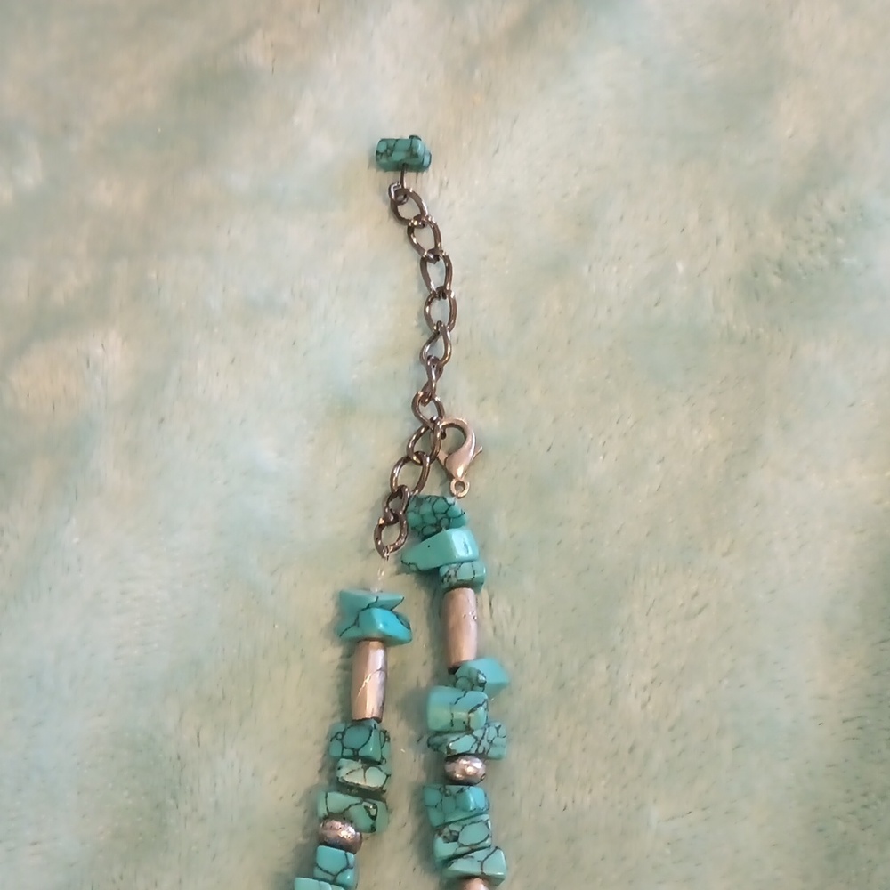 Turquoise chip necklace silvertone 14 inch with a extender - Picture 2 of 4